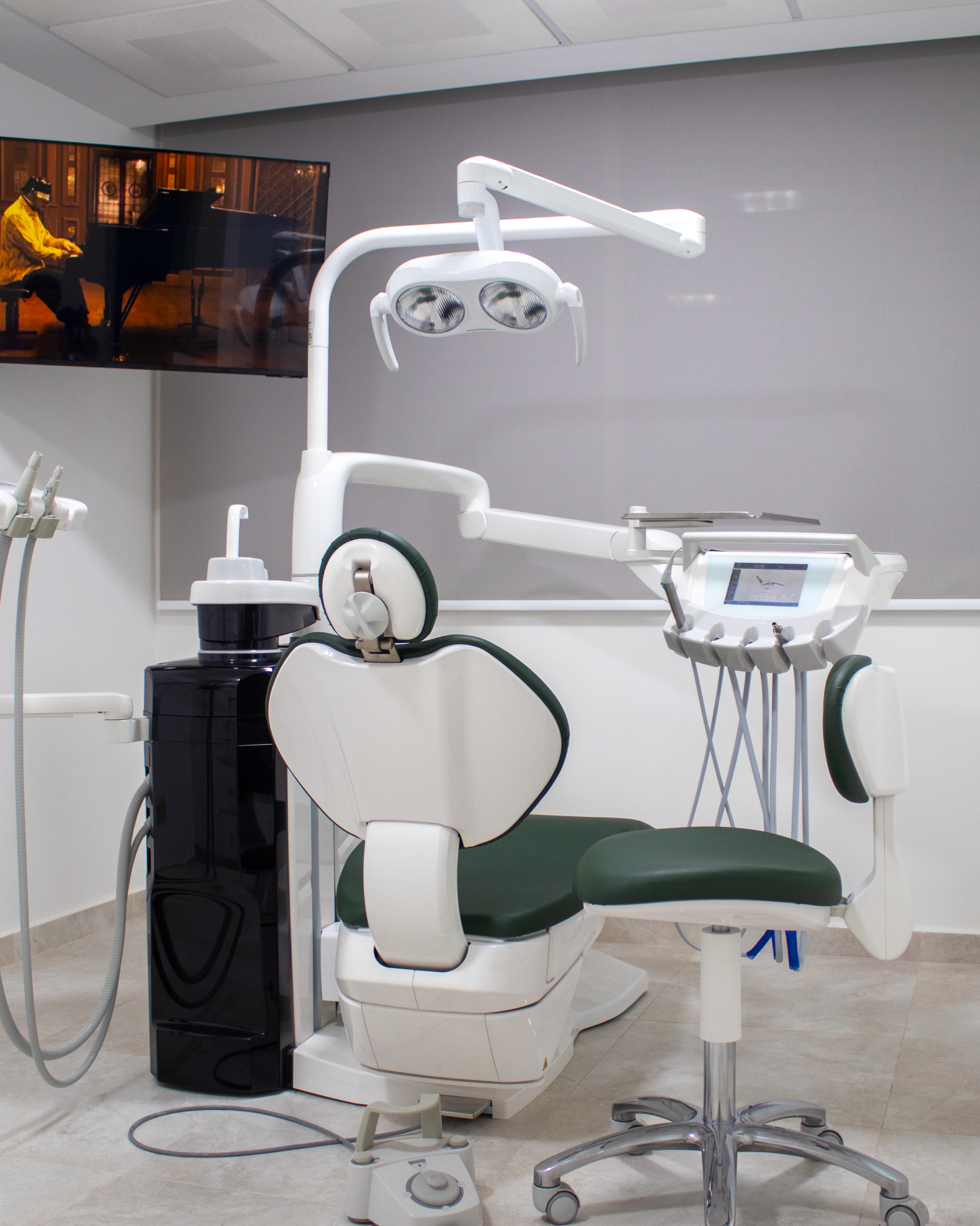 Agadir dentist with patient